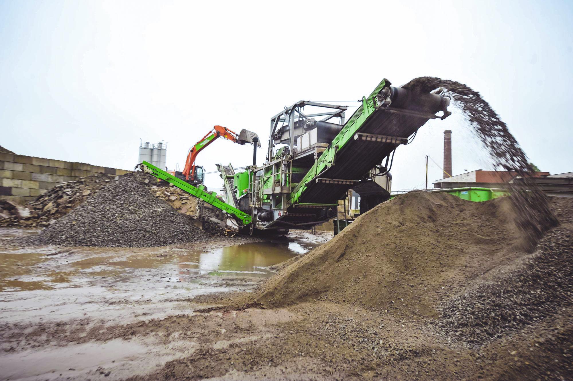 Vulsteke reclycleren van bouwmateriaal op opslagplaats